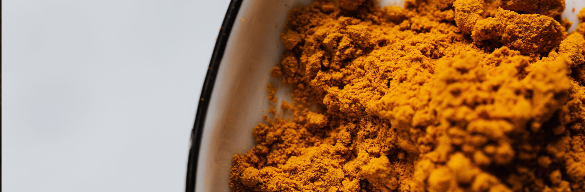 curcuma-mejora-peso-articulaciones-piel